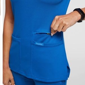 Jaanuu 4 pocket v neck scrub top